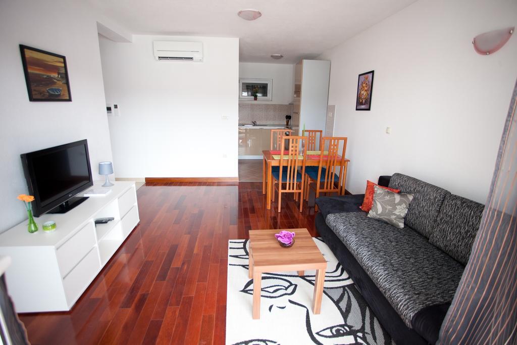 Apartments Svjetlana Трогир Экстерьер фото
