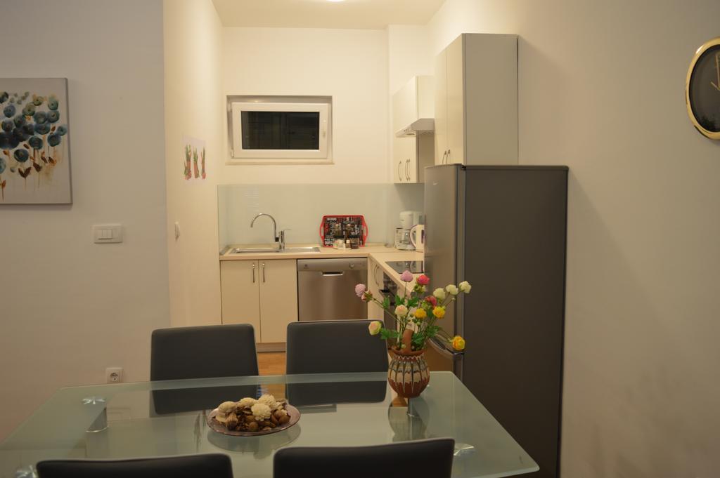 Apartments Svjetlana Трогир Экстерьер фото