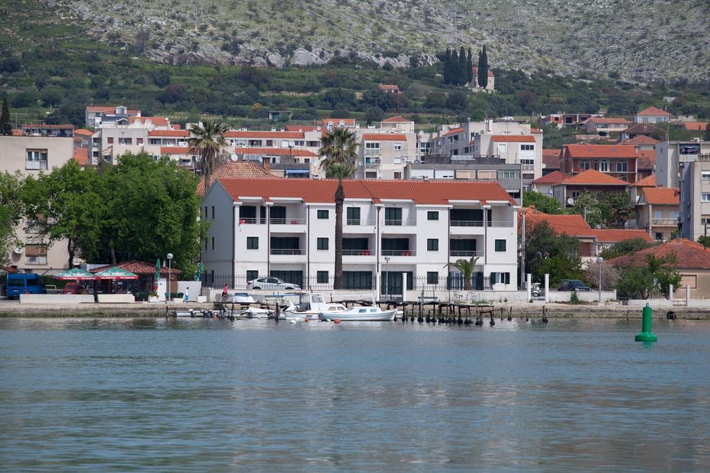 Apartments Svjetlana Трогир Экстерьер фото
