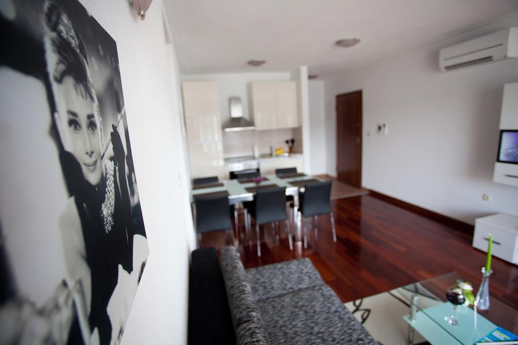 Apartments Svjetlana Трогир Экстерьер фото