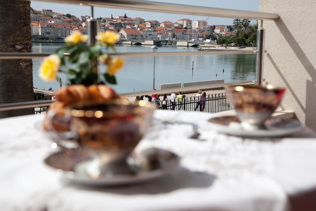 Apartments Svjetlana Трогир Экстерьер фото